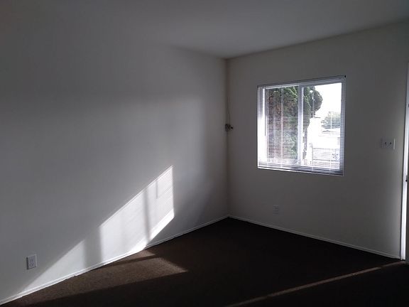 5th image of 5033-5035 Santa Ana St #C