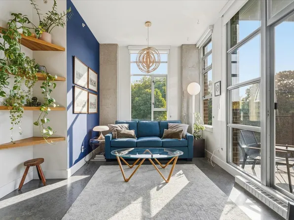 2635 Prince Edward St #304, Vancouver, BC V5T 4V7