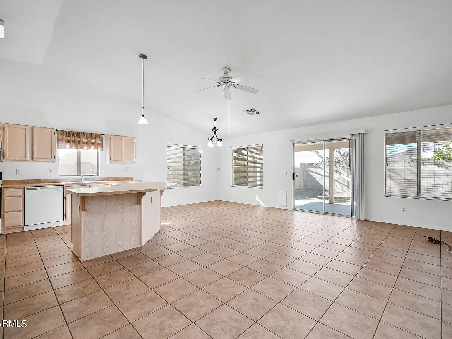 3 bed, 2.0 bath, 1467 sqft, $2,250 — Photo 3