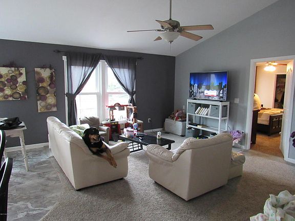 4th image of 665 Fieldstone Dr