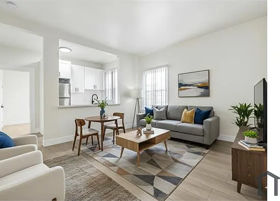 1918 Grace Ave #3 — Photo 1