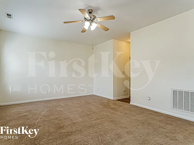 245 N Weststone Blvd — Photo 11