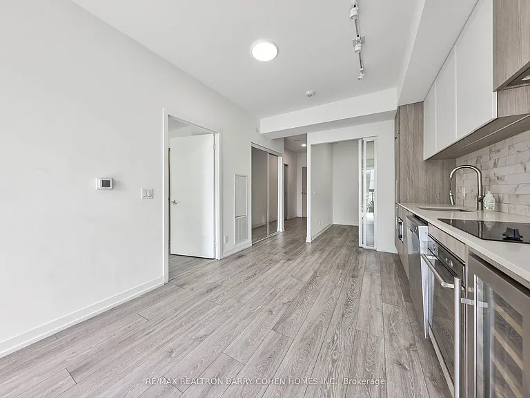2020 Bathurst St #339 — Photo 18