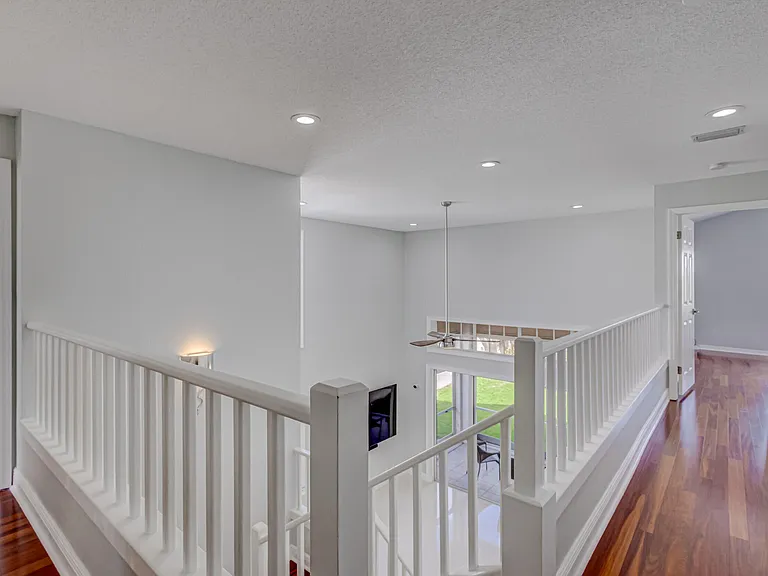 17 Selby Ln — Photo 37