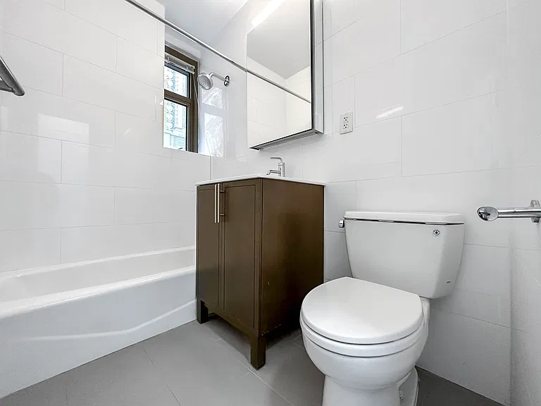 4 Park Ave #20L — Photo 6