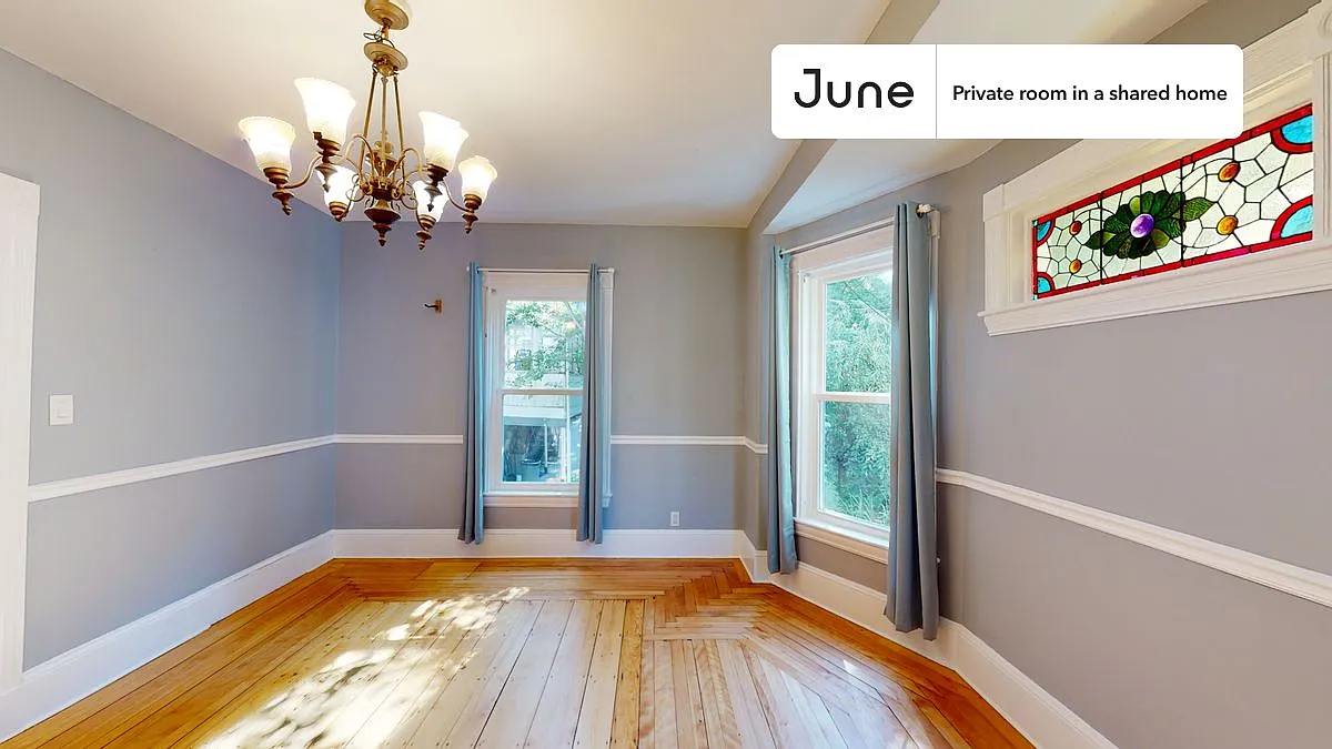 Queen bedroom in 7 bed/2 bath home in Allston #1321 B — Photo 2