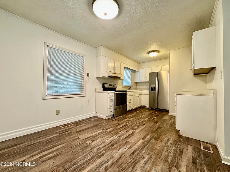 219 Stratford Rd — Photo 7