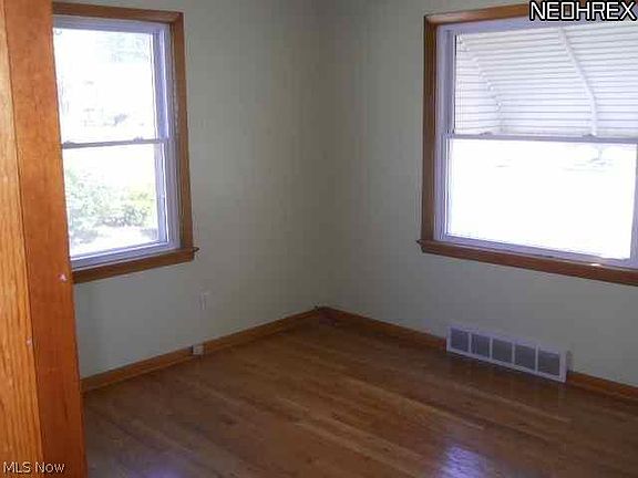 5th image of 24271 Hartland Dr