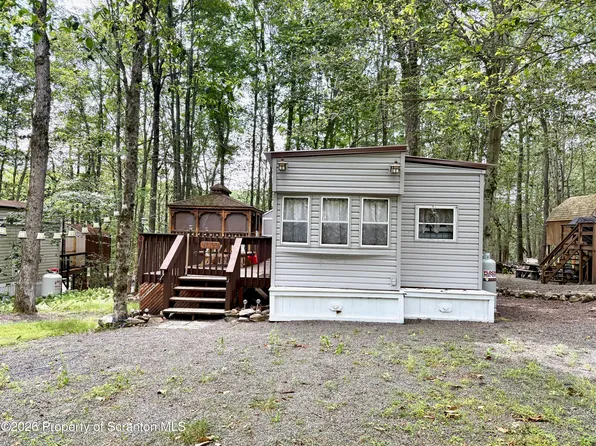122 Nature Dr, Gouldsboro, PA 18424