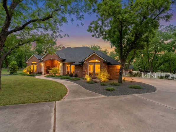 10008 Flight Plan Dr, Granbury, TX 76049