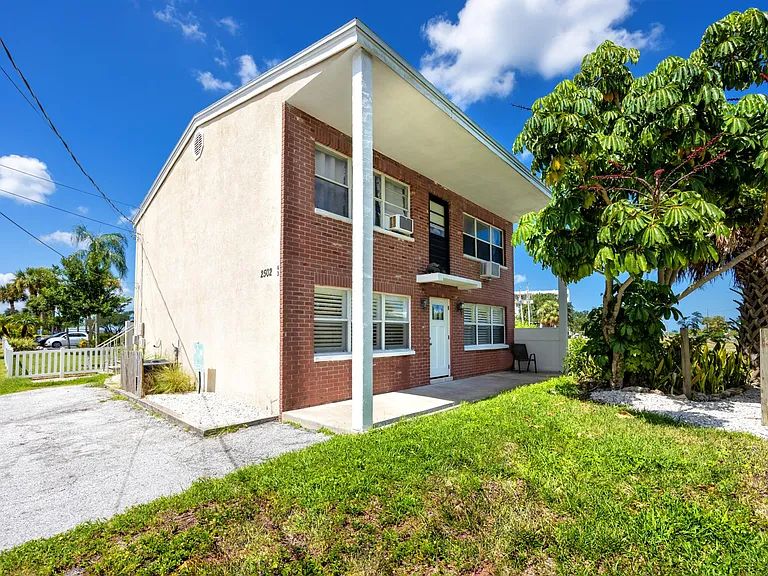 2502 Gary Cir #B — Photo 1