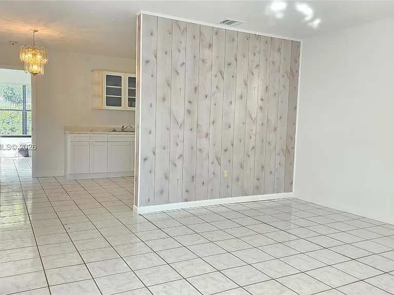 525 NE 132nd Terrace Br #527 — Photo 4