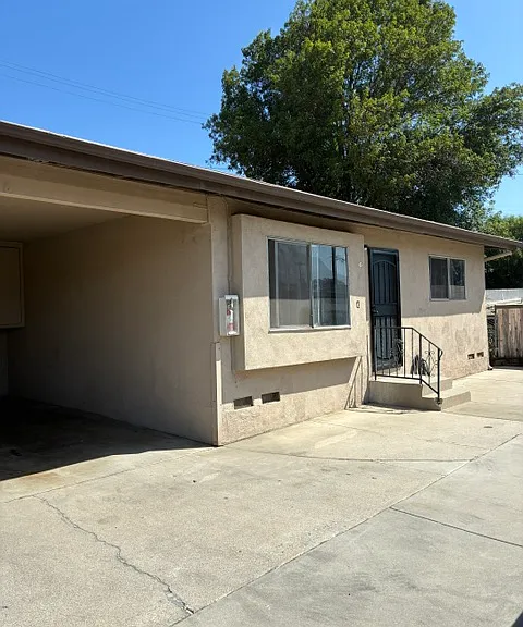 115 S Palm & Main St #6 — Photo 1