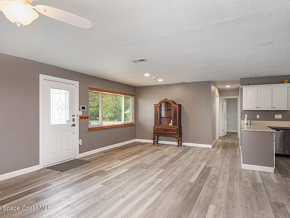 5th image of 4510 Gray Ave