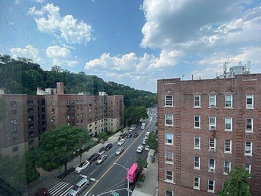 2nd image of 4500 Broadway APT 6