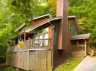 1580 Zermatt Dr, Gatlinburg, TN 37738