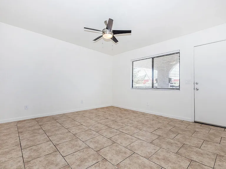 1 bed 1 bath [large]