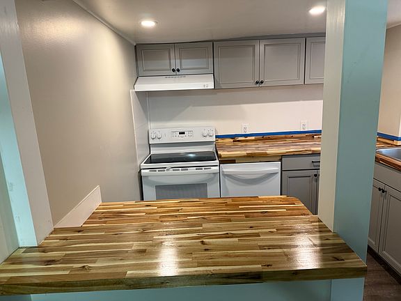 LR to Kitchen, through counter/bar