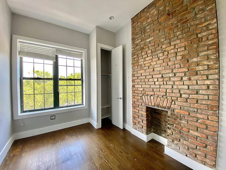 12 Underhill Ave #4L — Photo 2