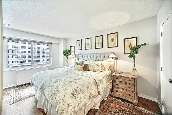 Sold by Maxwell Jacobs | media 9