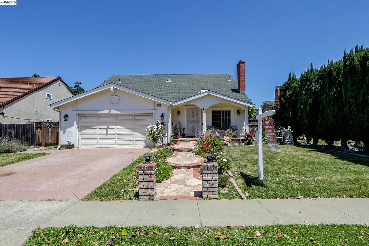 4 bed, 1908 sqft, $4,400 — Photo 2