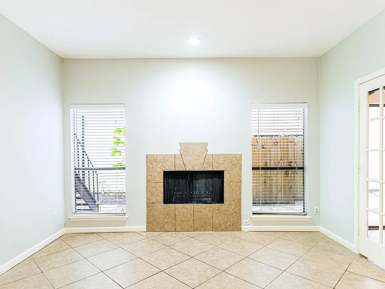 2 bed, 1.0 bath, 995 sqft, $1,250 — Photo 3