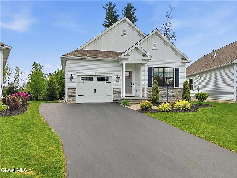 2nd image of 43 Bradley Circle