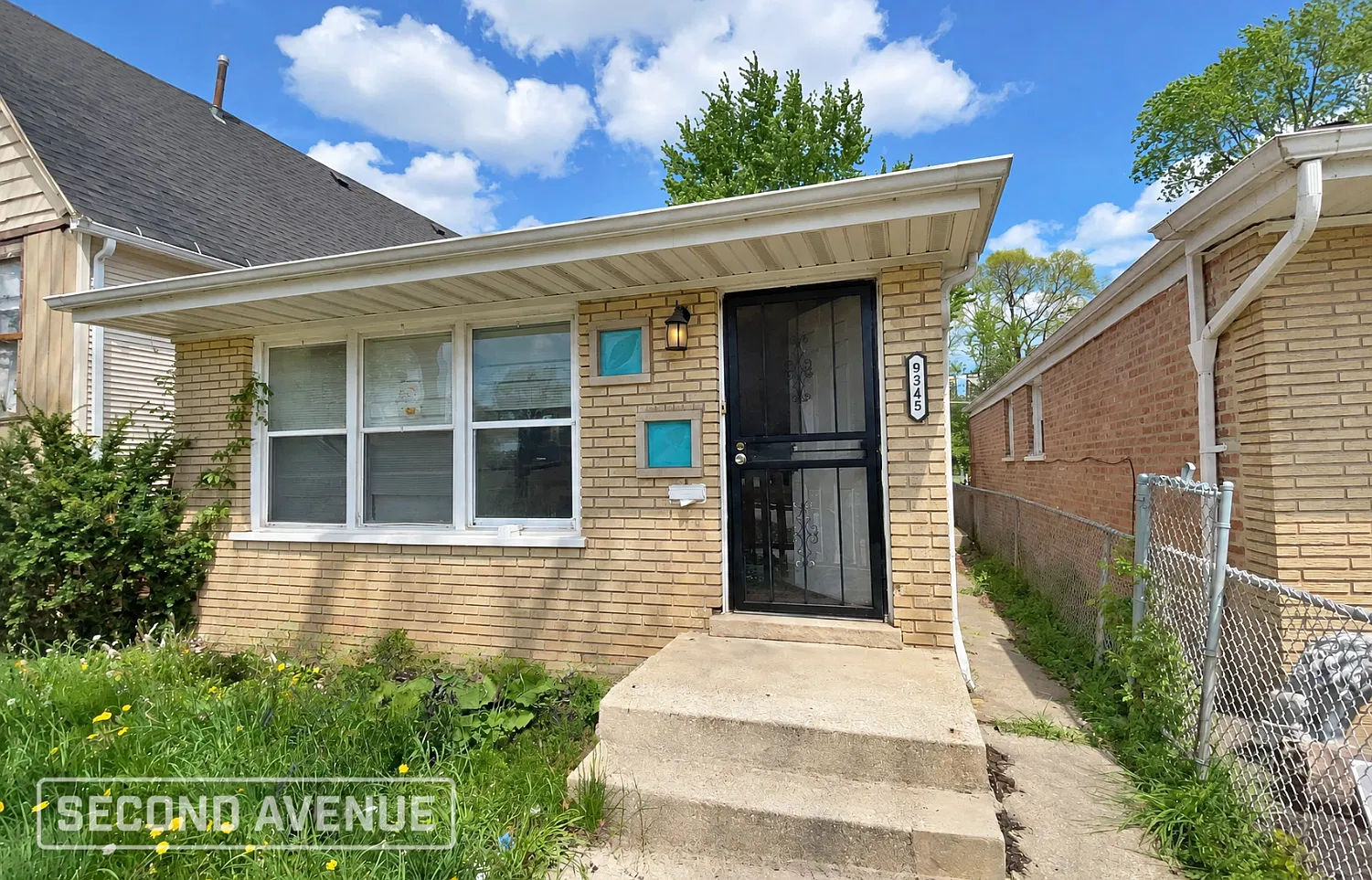 3 bed, 1.0 bath, 1200 sqft, $1,749 — Photo 1