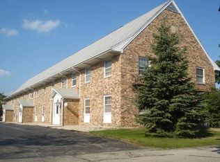 1613 Stonebridge Rd APT 4, West Bend, WI 53095