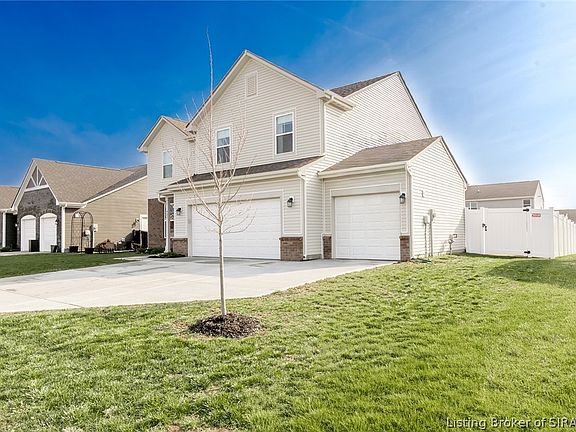 2nd image of 923 Aurora Lane