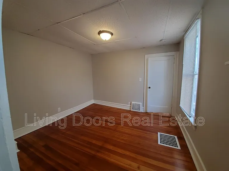 838 F St — Photo 11