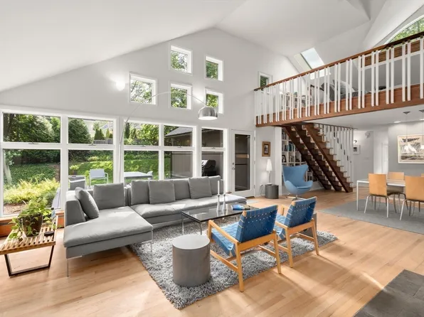 76 Norfolk Rd, Brookline, MA 02467