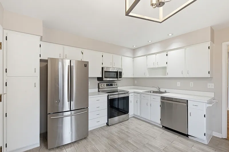 3 bed, 2.0 bath, 1680 sqft, $3,025 — Photo 4
