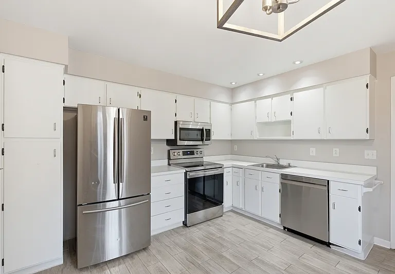 752 Ticonderoga Ave — Photo 4