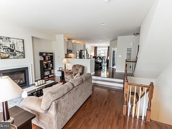 5th image of 32 Chasmere Dr