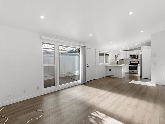 5th image of 3201-3211 N Bayside Dr #3203