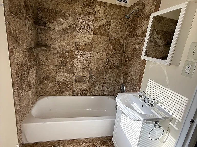 637 Hamilton St #B — Photo 7