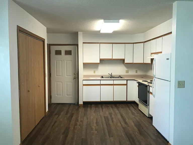 916 6th St S #2 — Photo 1