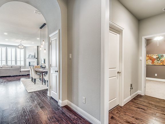 3_821-warwick-blvd-the-colony-tx-High-Res-4.jpg
