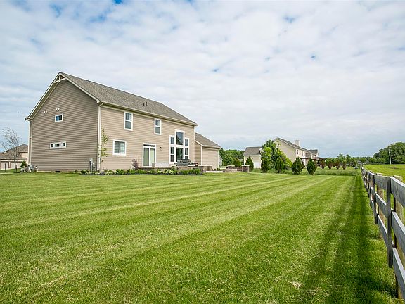 4th image of 2280 Maple Leaf Cir