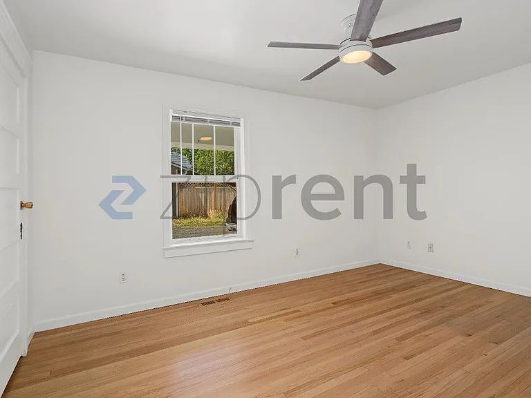 6525 N Montana Ave — Photo 8