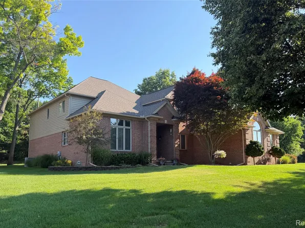 151 Wendover Ct, Commerce Township, MI 48390