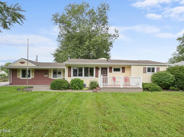 165 N Yarrow St, Oregon, OH 43616