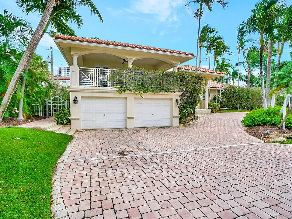 290 E Fern Dr