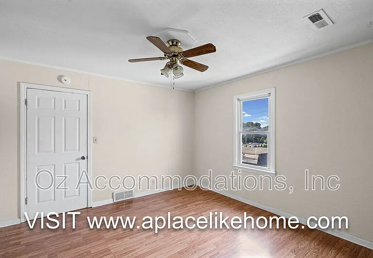563 S Ash Ave #3 — Photo 14