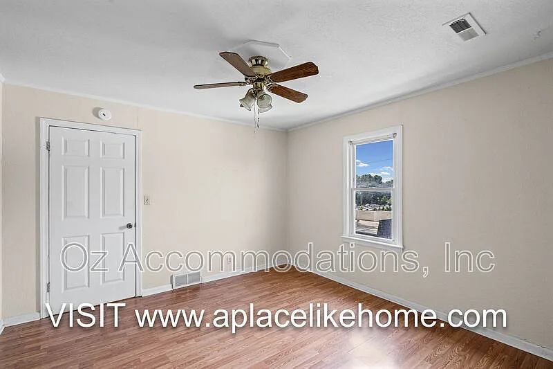 563 S Ash Ave #3