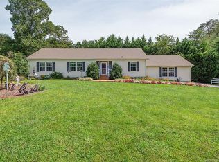 146 Macedonia Rd, Asheville, NC 28804