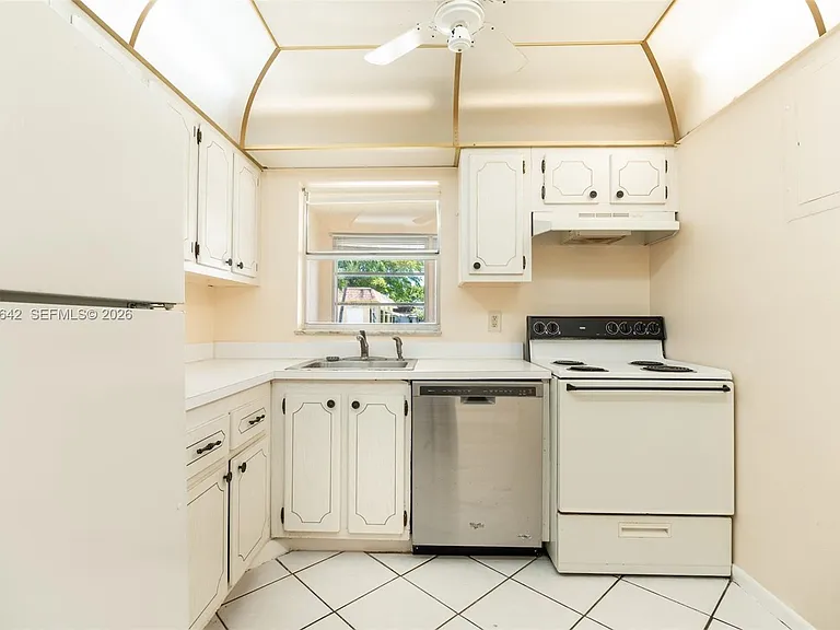 3645 SW Natura Ave #D — Photo 4