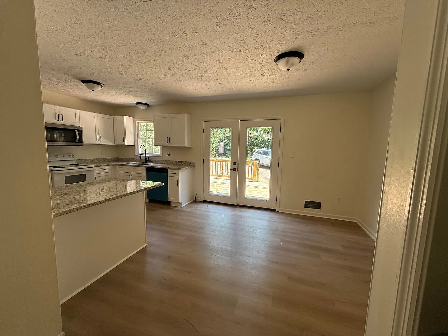208 Highland Park Drive — Photo 4