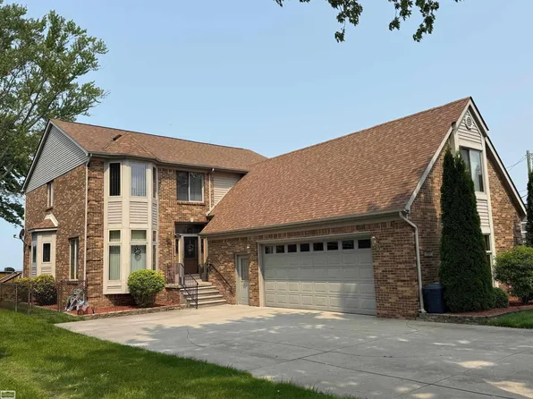 7591 Dyke Rd, Fair Haven, MI 48023